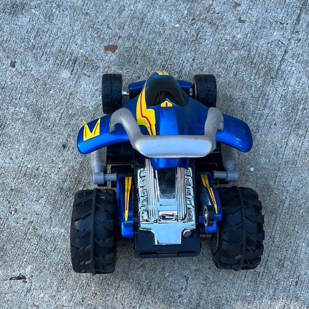 Street shark radio controlled car